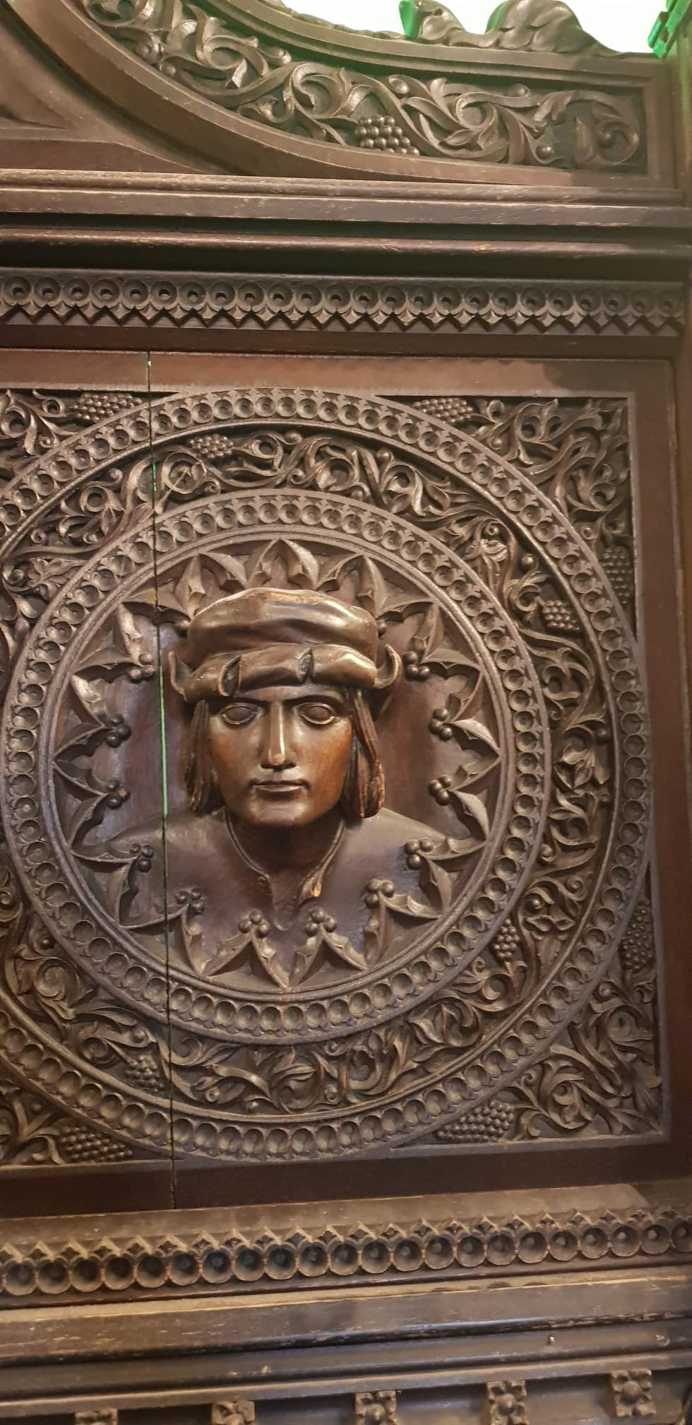 Highly Carved Antique Gothic English Oak Linenfold Panelled Room from Hampsfield House (circa 1880–82)