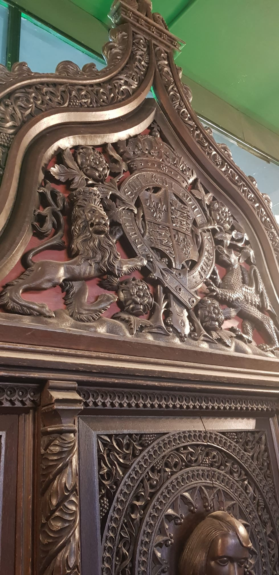 Highly Carved Antique Gothic English Oak Linenfold Panelled Room from Hampsfield House (circa 1880–82)
