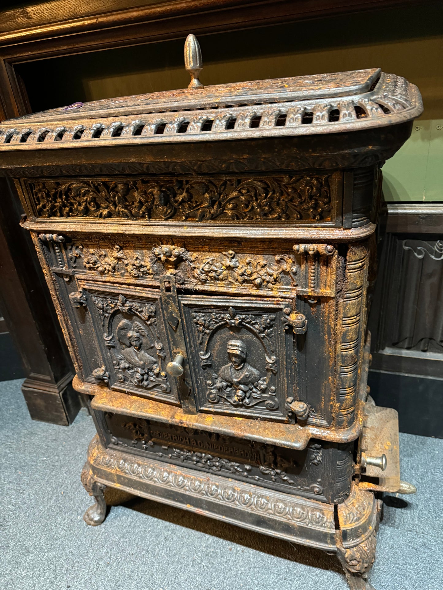 Imperial Lion Hearth Grate