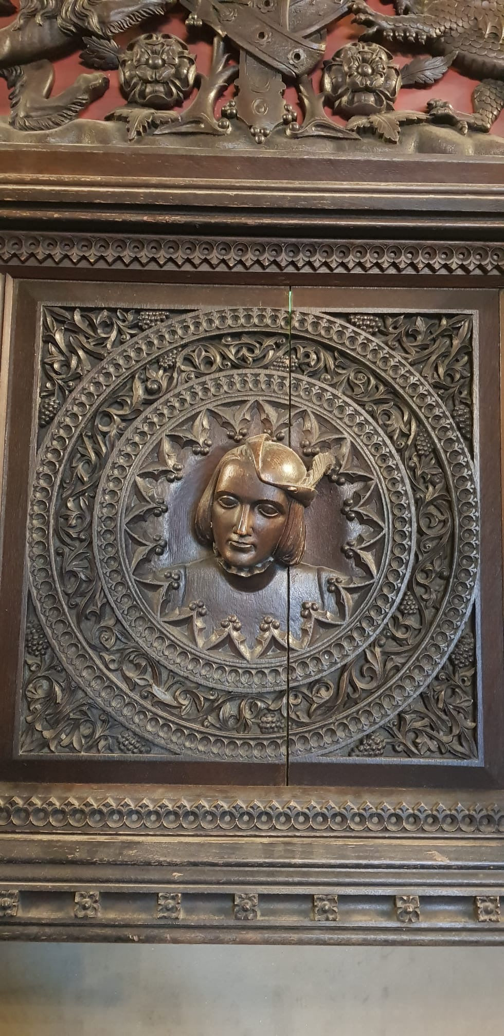 Highly Carved Antique Gothic English Oak Linenfold Panelled Room from Hampsfield House (circa 1880–82)