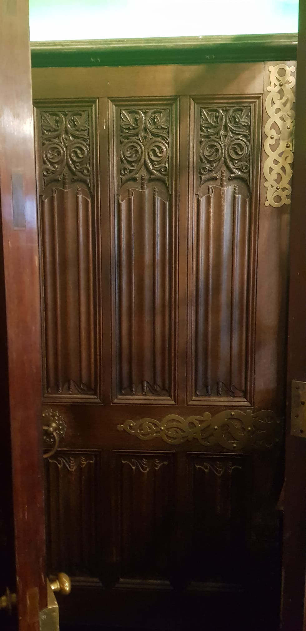 Highly Carved Antique Gothic English Oak Linenfold Panelled Room from Hampsfield House (circa 1880–82)